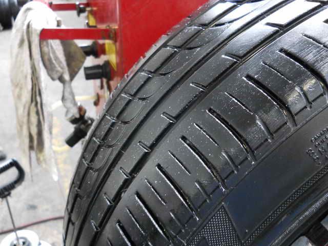 ONE PIRELLI 235/45/19 TIRE P ZERO ROSSO P235/45/R19 95W 6/32 TREAD 