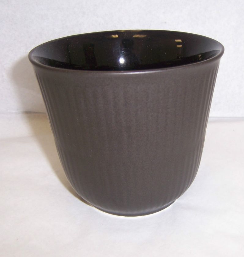 ROYAL COPENHAGEN BLACK FLUTED PLAIN MUG #495, 3.5  