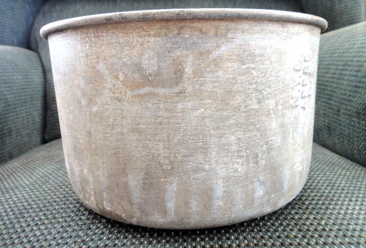 antique NYC 4qt EARLY DRY MEASURE grain metal prim OLD  