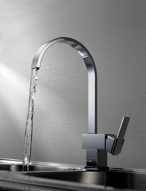 MODERN BRAND NEW KITCHEN FAUCET, CHROME FINISH  