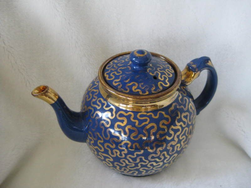 VINTAGE SUDLOWS BURSLEM ENGLAND BLUE GOLD 6 CUP TEAPOT  