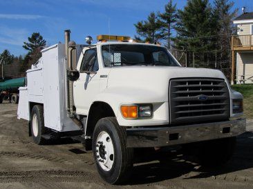 Ford F800 Service Truck 5.9 Cummins Motor 9 speed  