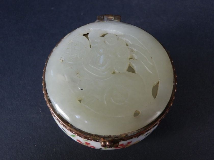   porcelain tea caddy or snugg bottle age c1950 age unknown condition