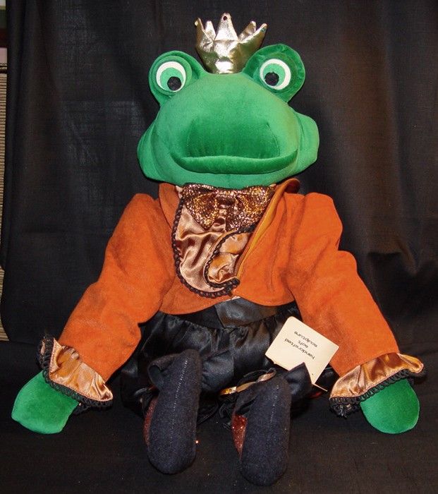 HOUSE OF TILLY RARE HANDCRAFTED SOFT SCULPTURE FROG  