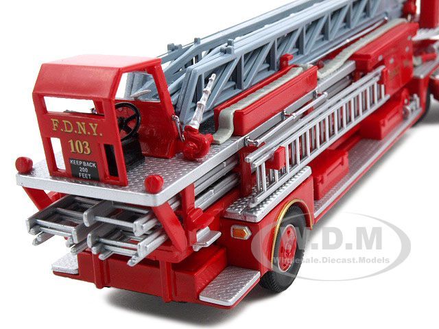 FDNY LADDER 103 AMERICAN LAFRANCE TDA ALF 900 1/64  