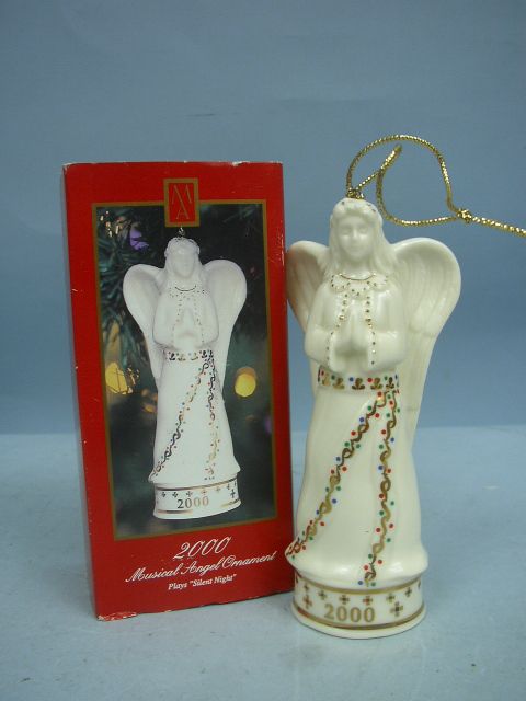 Madison Avenue Porcelain Musical Angel Ornament MIB  