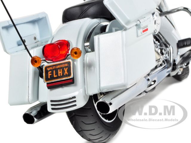 2011 HARLEY DAVIDSON FLHX STREET GLIDE WHITE HOT DENIM 1/12 BY HIGHWAY 