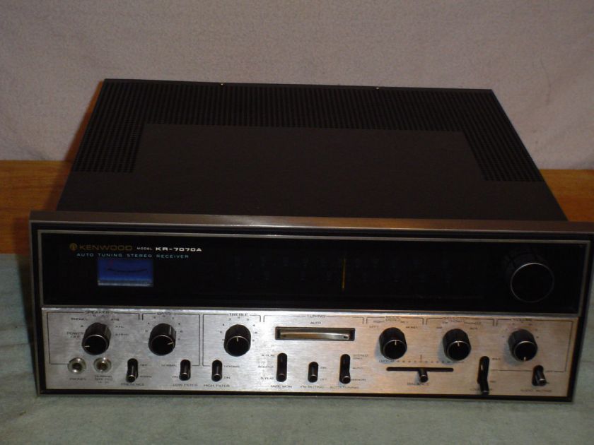 KENWOOD AUTO TUNING STEREO FM & AM RECEIVER     MODEL KR 7070A  