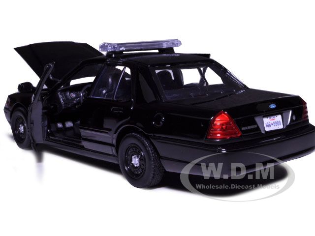   2007 Ford Crown Victoria Police Car Black die cast car by Motormax