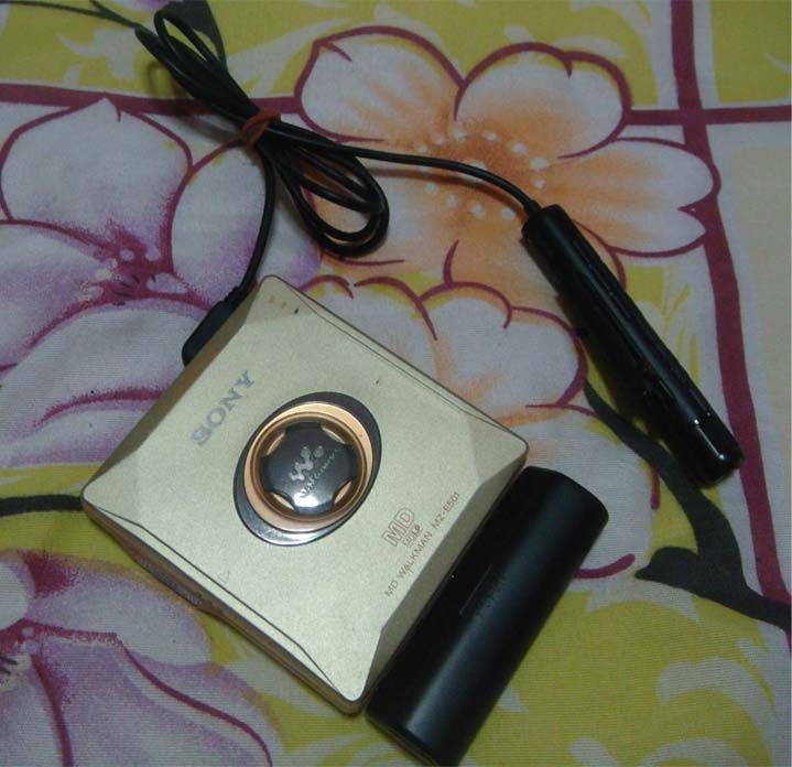 SONY WALKMAN PORTABLE MINIDISC MD PLAYER SONY MZ E501 MDLP GOLD COLOR 