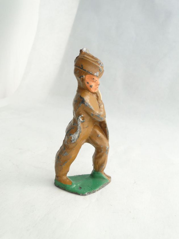 vintage WWI metal lead toy soldier Manoil 86 airplane mechanic 