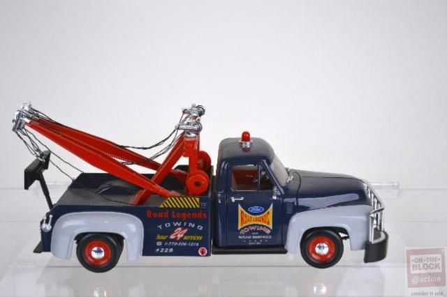   Ford F 100 Wrecker Tow Truck Diecast 1/18 Model Road Legends  