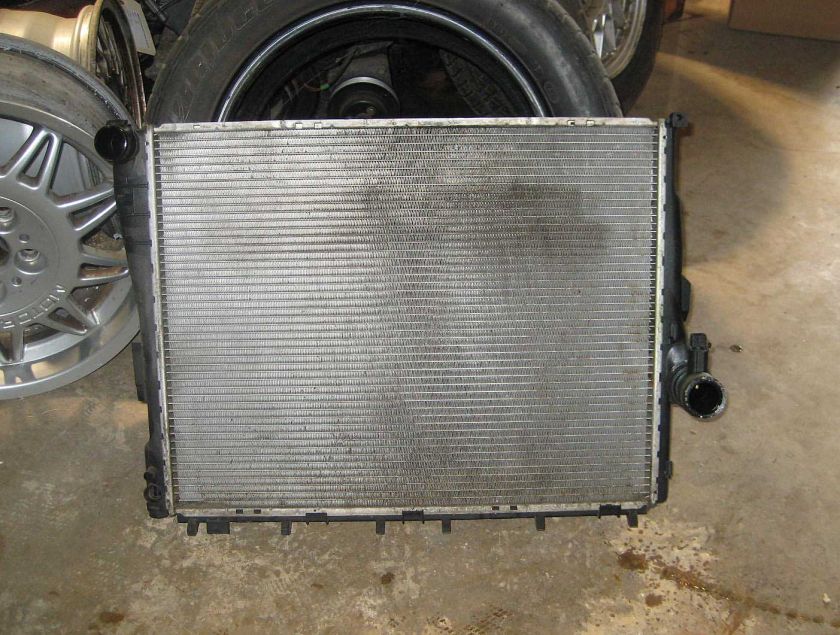 BMW E46 Radiator Manual 99 05 323 325 328 330  