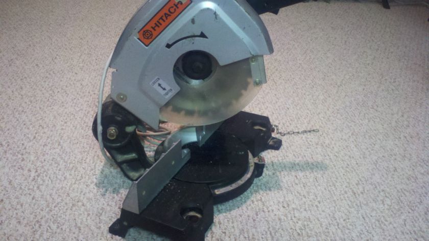 Hitachi 10 Inch Heavy Duty Compound Miter Saw C10FB  