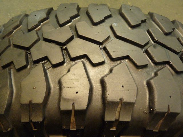 ONE SUMMIT MUD DAWG RADIAL H/V, 255/75/16, TIRE # 30173  